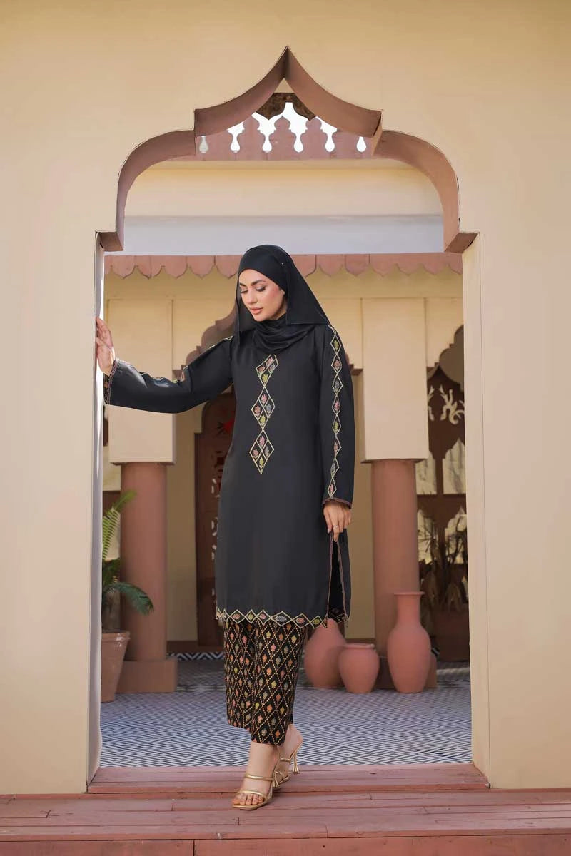 Embroidered Kurta with Printed Palazzos by Bint-e-Habib - Rang-e-Noor Summer Collection 26 image 4